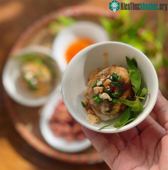 Trứng vịt lộn