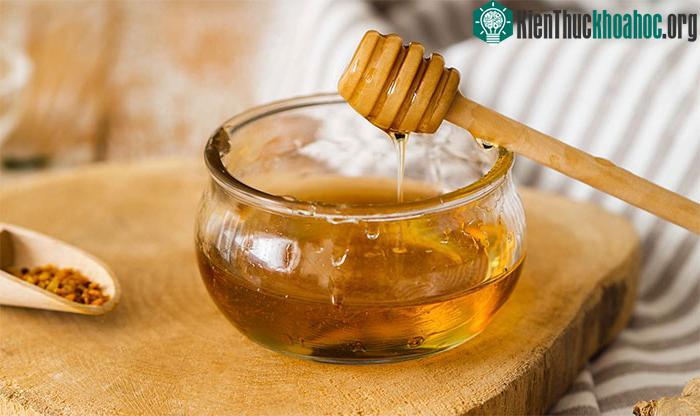 Uống chanh mật ong vào buổi tối bạn nên nhớ uống trước khi đi ngủ 30 phút