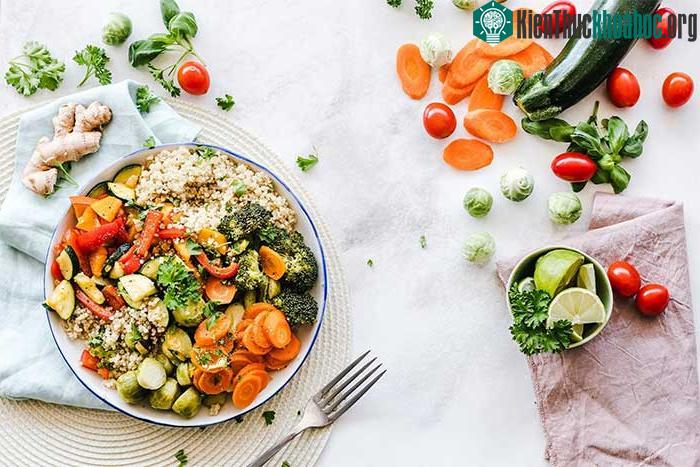 Thịt nạc, chất béo lành mạnh, trái cây, rau và ngũ cốc đều là thực phẩm lành mạnh cho tim.