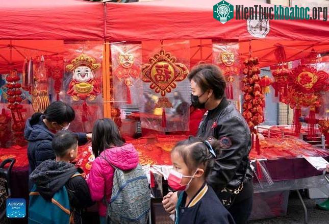 Khu phố Tàu ở San Francisco (Mỹ) nhộn nhịp khách mua sắm.
