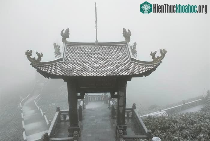 Mưa tuyết đã mở rộng xuống độ cao 2.800m.