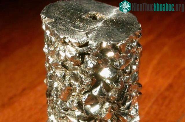 Tantalum hafni cacbua là một hợp chất hóa học chịu lửa có công thức chung Taₓ Hfy-x Cy