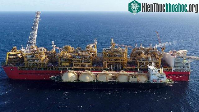 Prelude FLNG vừa là tàu ngoài khơi lớn nhất, vừa là giàn khoan LNG nổi lớn nhất thế giới.