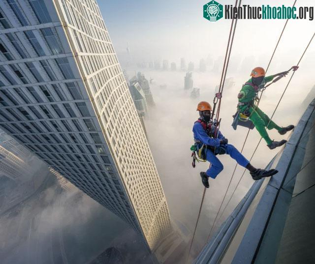 Một trong những nghề nguy hiểm nhất thế giới: Đu mình giữa hai thế giới, gặp cơn gió nhẹ cũng nguy hiểm ảnh 5