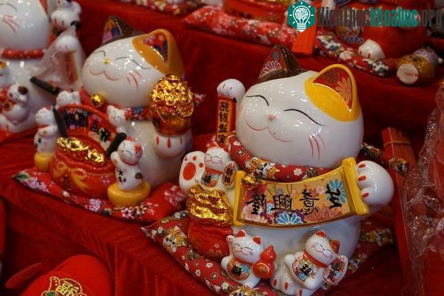 Đồ trang trí Tết Quý Mão ở Hàng Mã (Hà Nội).
