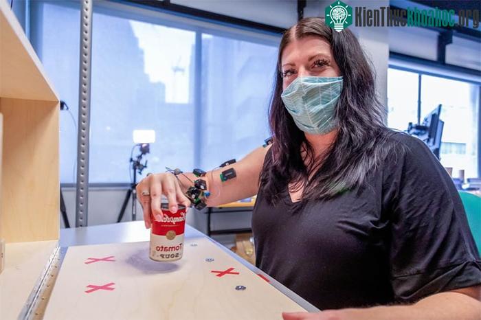 Heather Rendulic bị đột quỵ ở tuổi 23, khiến cánh tay và bàn tay trái của cô bị liệt