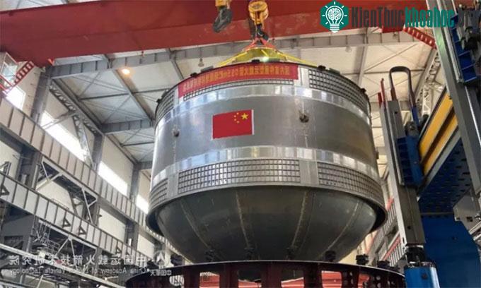 Bể nhiên liệu có đường kính 9,5m.