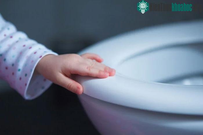 Tiêu chảy là triệu chứng phổ biến khi nhiễm virus Rota.