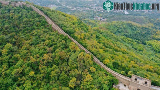 Vạn Lý Trường Thành ở Nam Kinh do hoàng đế Chu Nguyên Chương khởi xướng xây dựng.