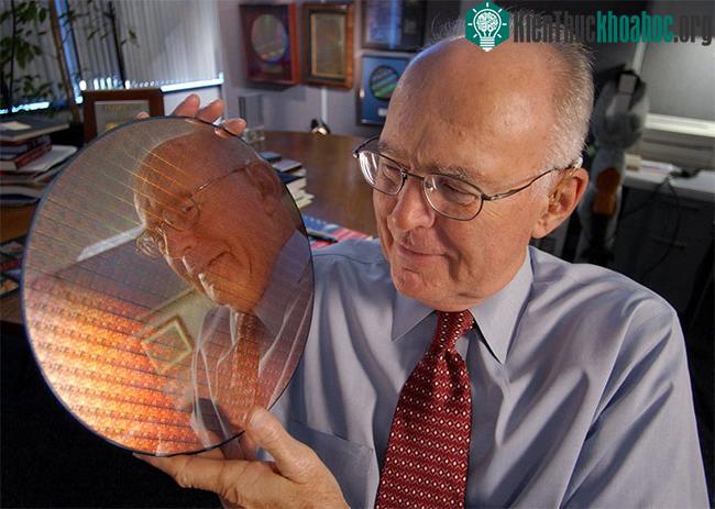 Ông Gordon Moore