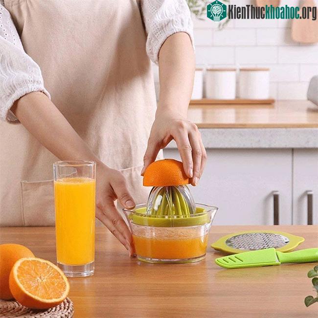 &nbsp;Ép nước trái cây sẽ khiến lượng chất xơ trong nó gần như bị loại bỏ hoàn toàn.