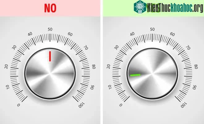 Vặn nhỏ hoặc tắt âm lượng khi đang lái xe ở những địa điểm xa lạ