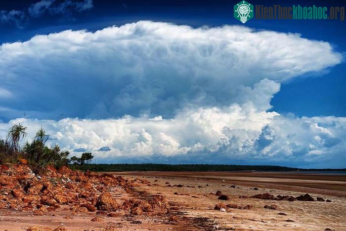 Bí ẩn cơn dông luôn xuất hiện lúc 3h chiều ở Australia ảnh 0
