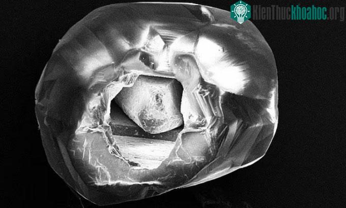 Viên kim cương "Beating Heart" nặng 0,329 carat.