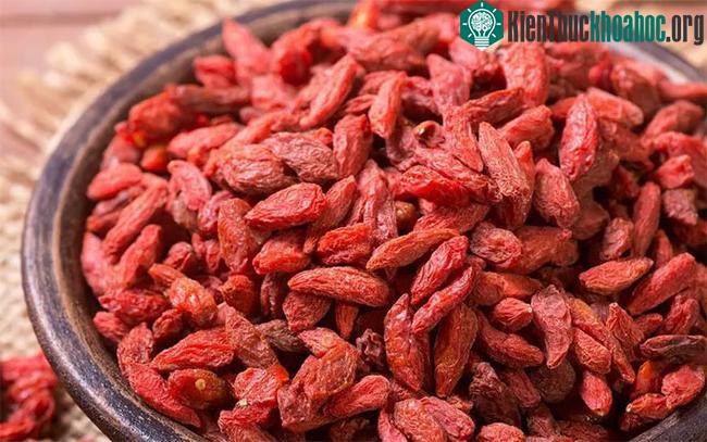 Kỷ tử có chứa hoạt chất betaine rất tốt cho da và tóc.