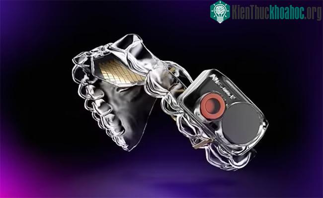 Thiết bị MouthPad giúp lưỡi điều khiển điện thoại.