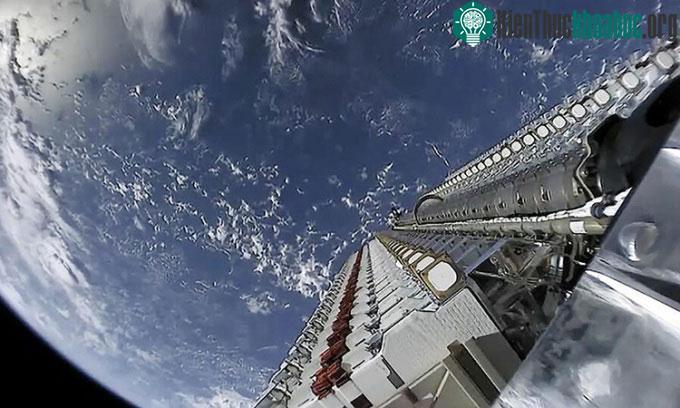 Một lô vệ tinh Starlink của SpaceX chuẩn bị được triển khai trên quỹ đạo.
