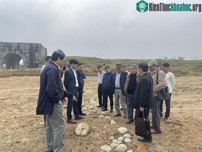 Các nhà khoa học
