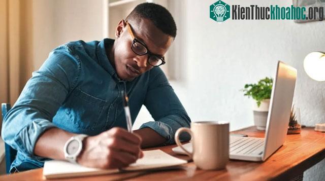 Người thuận tay trái suy nghĩ theo hướng mới lạ hơn, có lợi thế sáng tạo hơn.