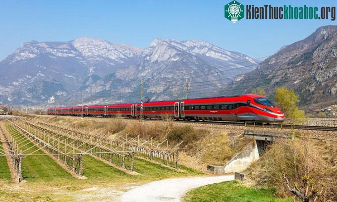 Tàu cao tốc Frecciarossa ở Italy.