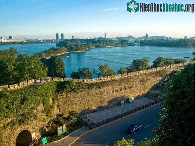 Vạn Lý Trường Thành thứ hai của Trung Quốc nằm bên bờ sông Dương Tử.