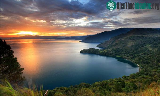 Cảnh tượng yên bình ở hồ Toba ngày nay.