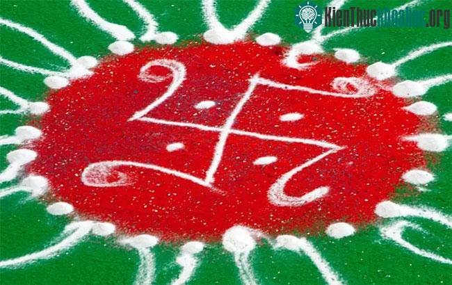 Nghệ thuật trang trí bằng màu sắc Rangoli trong lễ hội ánh sáng Diwali ở Ấn Độ.