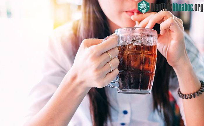 Đồ uống có đường còn gây hiện tượng no giả, tức là lượng ăn chưa đủ những đã có cảm giác no.