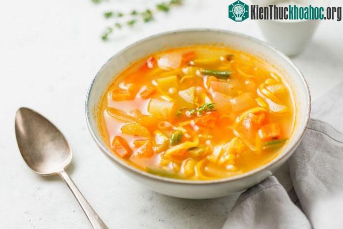 Chuyên gia khuyến khích ăn các món nước trong bữa giúp nhanh no bụng