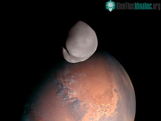 Mặt trăng Deimos hình thành từ cùng loại vật liệu với hành tinh Đỏ, theo quan sát mới.