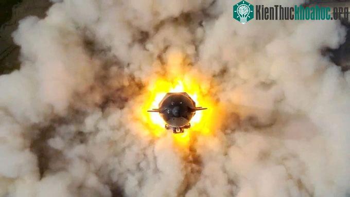 Nguyên mẫu Ship-24 Starship của SpaceX thắp sáng một trong 6 động cơ Raptor