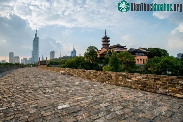 Bức tường thành quây tròn dài nhất thế giới