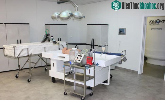 Một khâu được thực hiện để tiếp cận hệ thống mạch máu của bệnh nhân