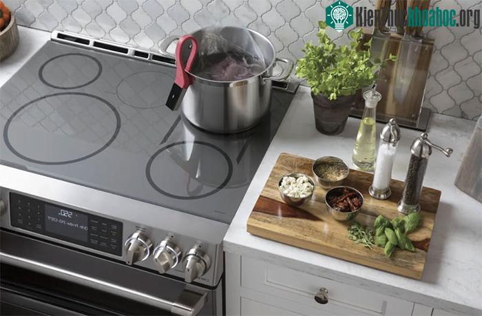 &nbsp;Nếu thấy dấu hiệu rò rỉ gas, nên rời khỏi nhà và gọi người hỗ trợ.
