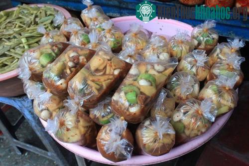 Chất độc này có thể xuất hiện trong những món dưa chua mà chúng ta tự muối tại nhà.&nbsp;