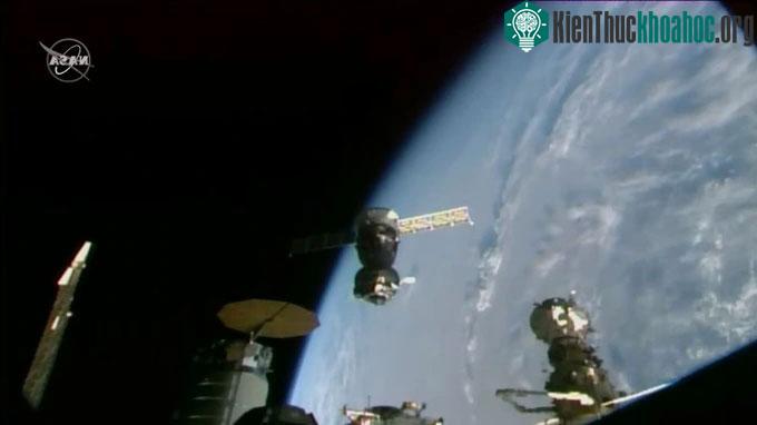 Tàu Soyuz MS-22 khi vừa rời khỏi Trạm ISS ngày 28/3.