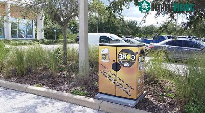 Một điểm thu gom dầu thừa ở Florida (Mỹ)