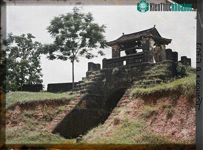 Một cánh cổng của thành cổ Sơn Tây.