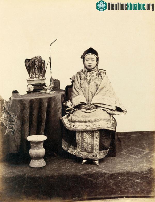 Chân dung cô gái do nhiếp ảnh gia người Anh William Saunders thực hiện.