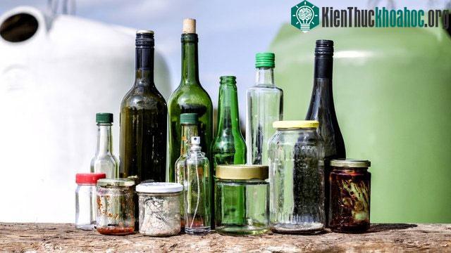 Nếu sử dụng thủy tinh thay thế nhựa thì chi phí sản xuất khá tốn kém.