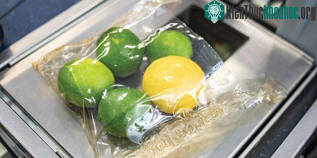Trên lý thuyết thì túi làm từ màng chitosan có thể giữ được vị tươi ngon của thực phẩm lâu hơn