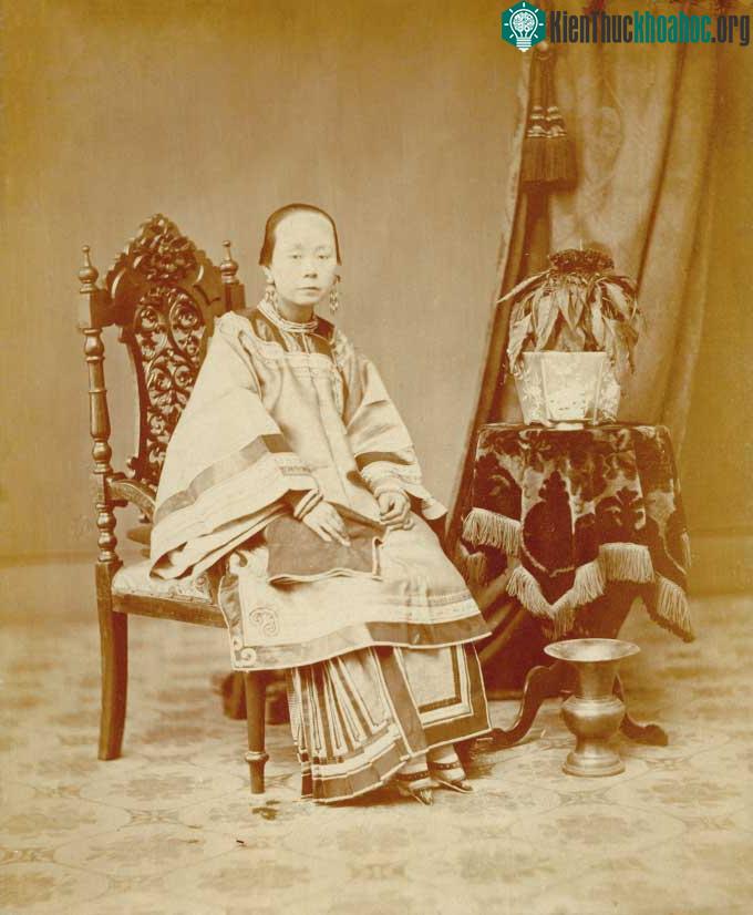. Bức "Người phụ nữ chân nhỏ" ra đời thập niên 1880