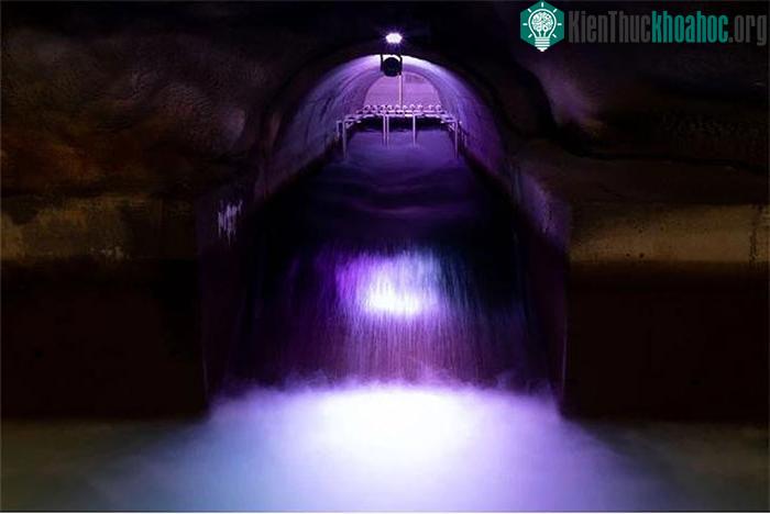 Nước chảy vào lưu vực giải điều chế ngầm của nhà máy thủy điện Sant'Antonio.