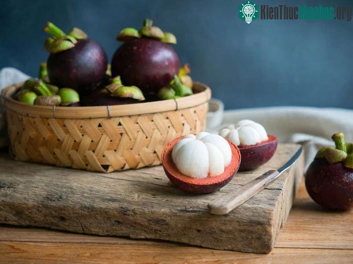 Phần quả bên trong và vỏ của măng cụt đều có chứa những dưỡng chất tốt cho sức khoẻ.