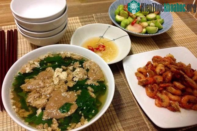 Canh cua đồng là món giải nhiệt trong mùa hè, kích thích ăn uống...