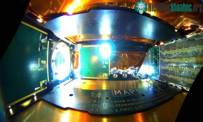 Module MAPLE trong thí nghiệm truyền điện từ không gian về Trái đất.