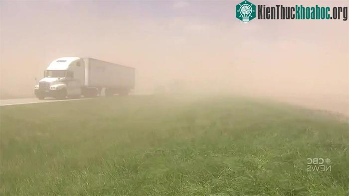 Bão bụi có thể xảy ra ở bất cứ đâu tại nước này nhưng phổ biến nhất là khu vực Tây Nam.