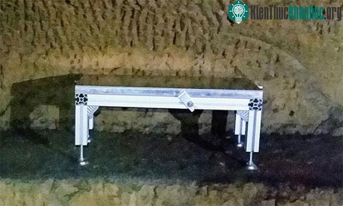 Các máy dò hạt muon được đặt trong một căn hầm cổ xưa.