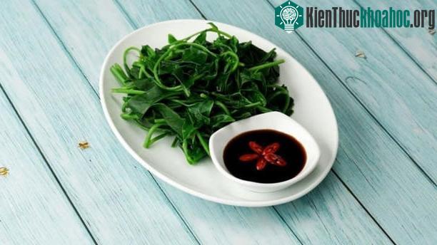 Hàm lượng canxi cao trong mồng tơi giúp xương và răng chắc khỏe.