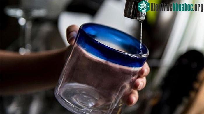 Nước này cuối cùng được tinh chế để làm sạch các bể chứa nhưng cũng có thể uống được.
